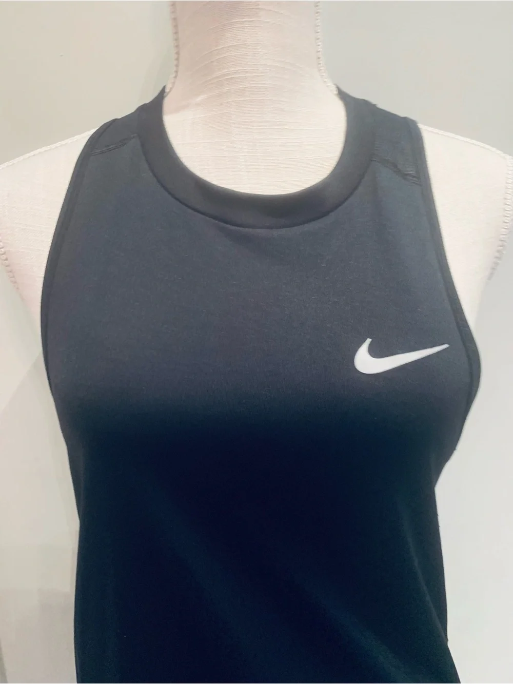 🔥SALE🔥NIKE🩷DRI-FIT MILLER WICK AWAY RUNNING TOP. EXCELLENT CONDITION! - Picture 3 of 9